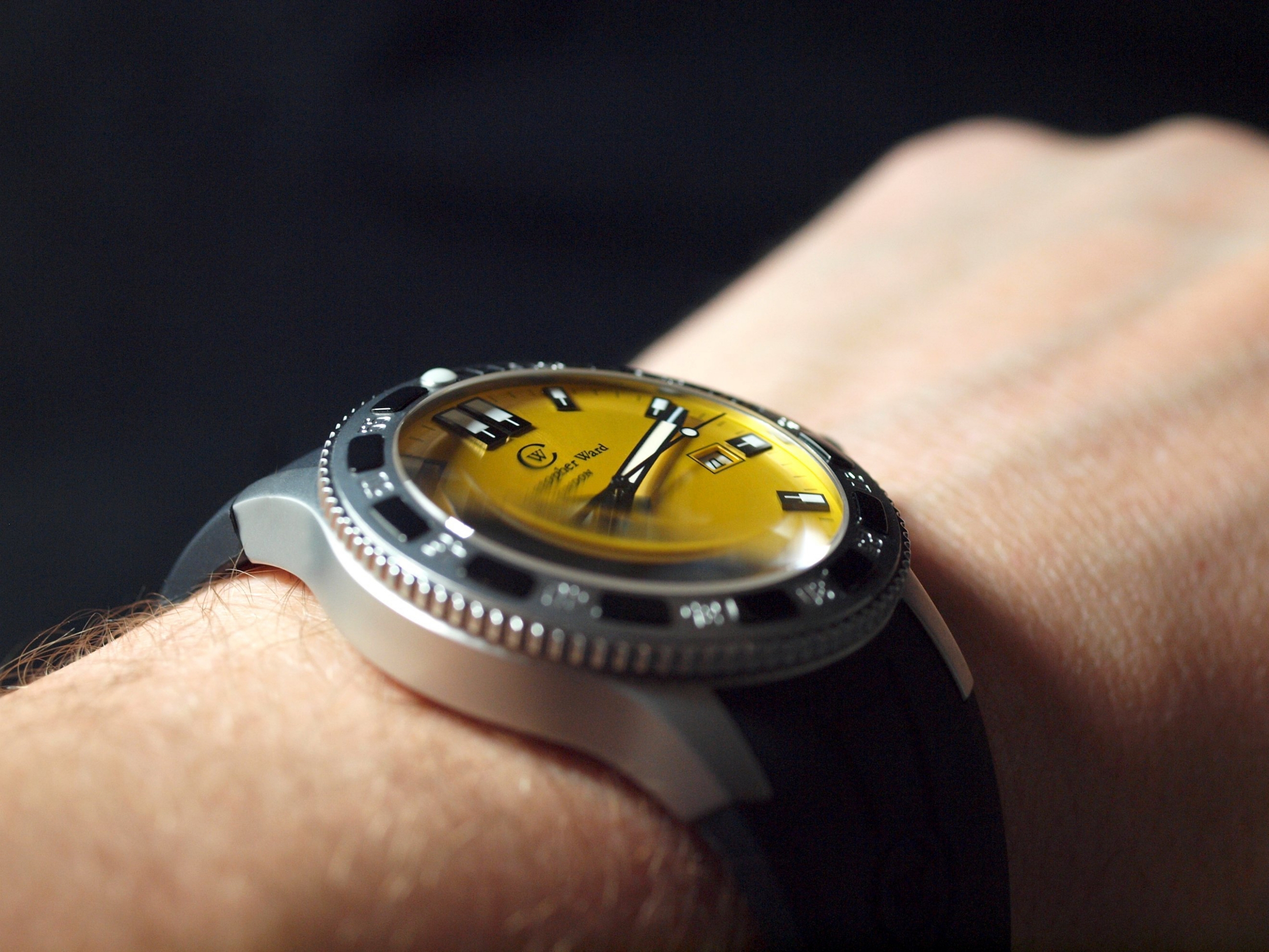 Christopher Ward C60 Kingfisher Auto Diver Hands-On | Professional Watches