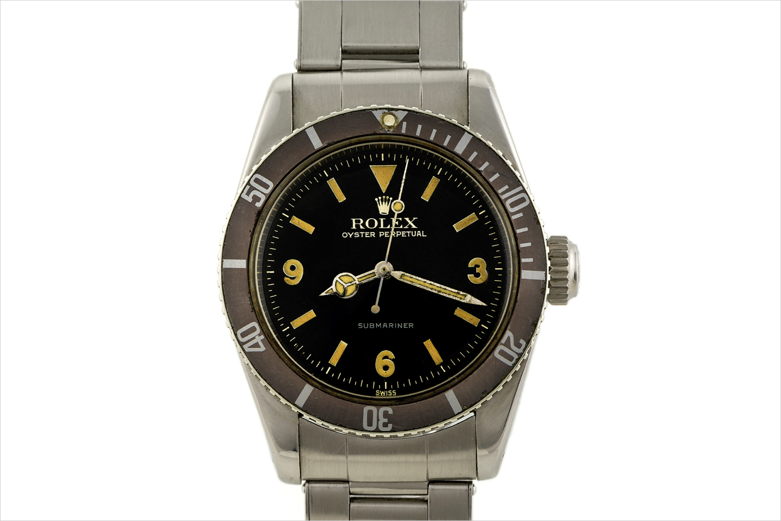 Rolex Submariner Ref. 6200 sells for 