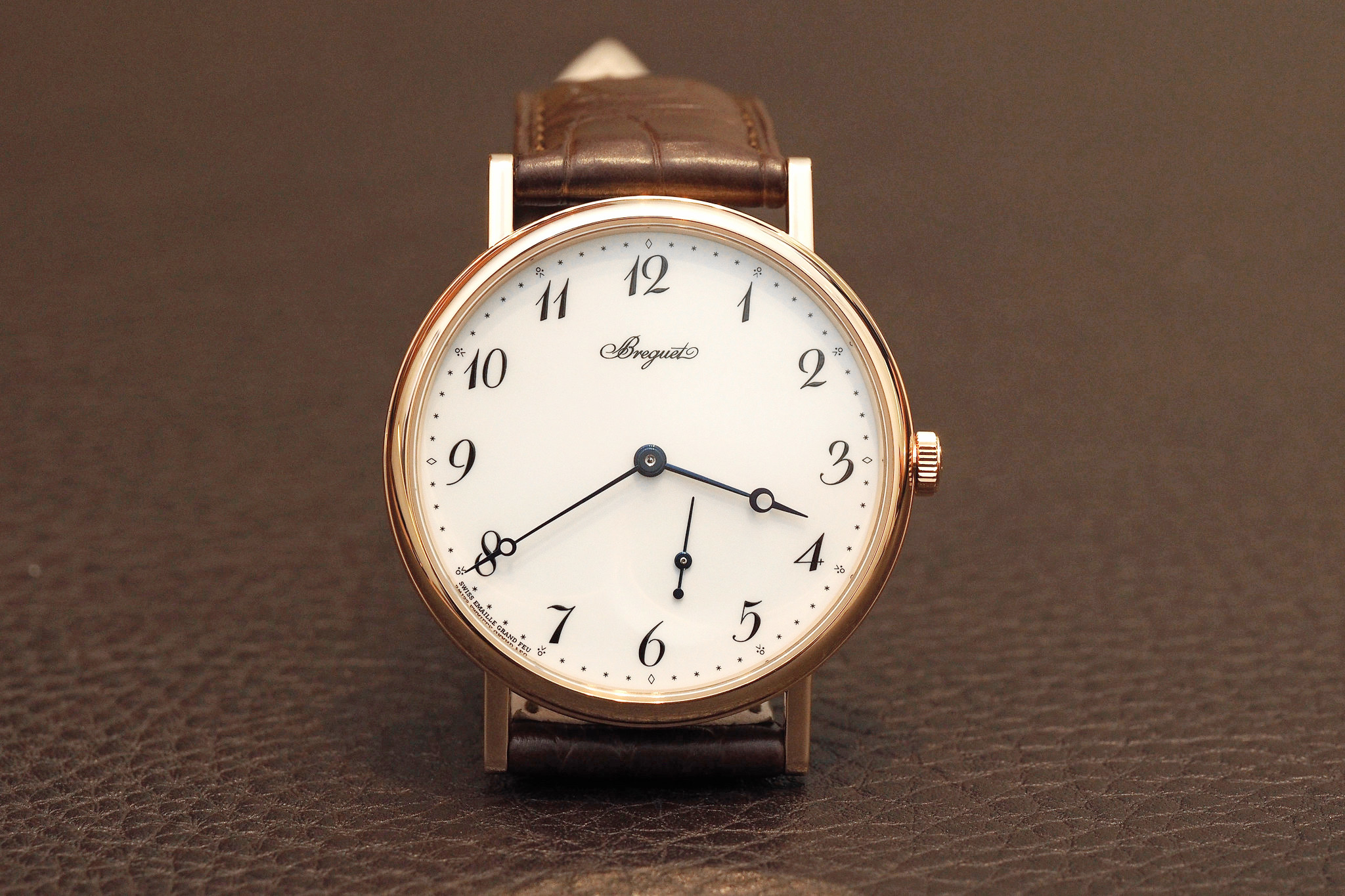 Votre avis pour mon graal... tome 5 - Page 26 Breguet-Classique-7147-rose-gold-cover-main-p-thumb-2048x1365-32782